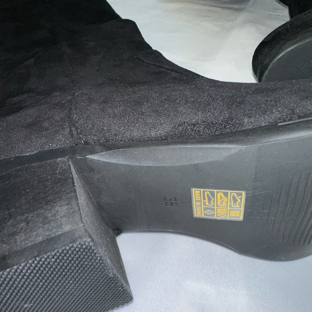 BLACK BOOTS - Picture 5 of 7